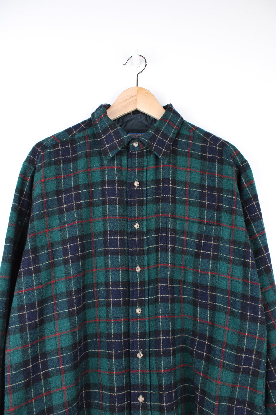 Vintage Pendleton green plaid , 100% wool button up shirt. features chest pocket