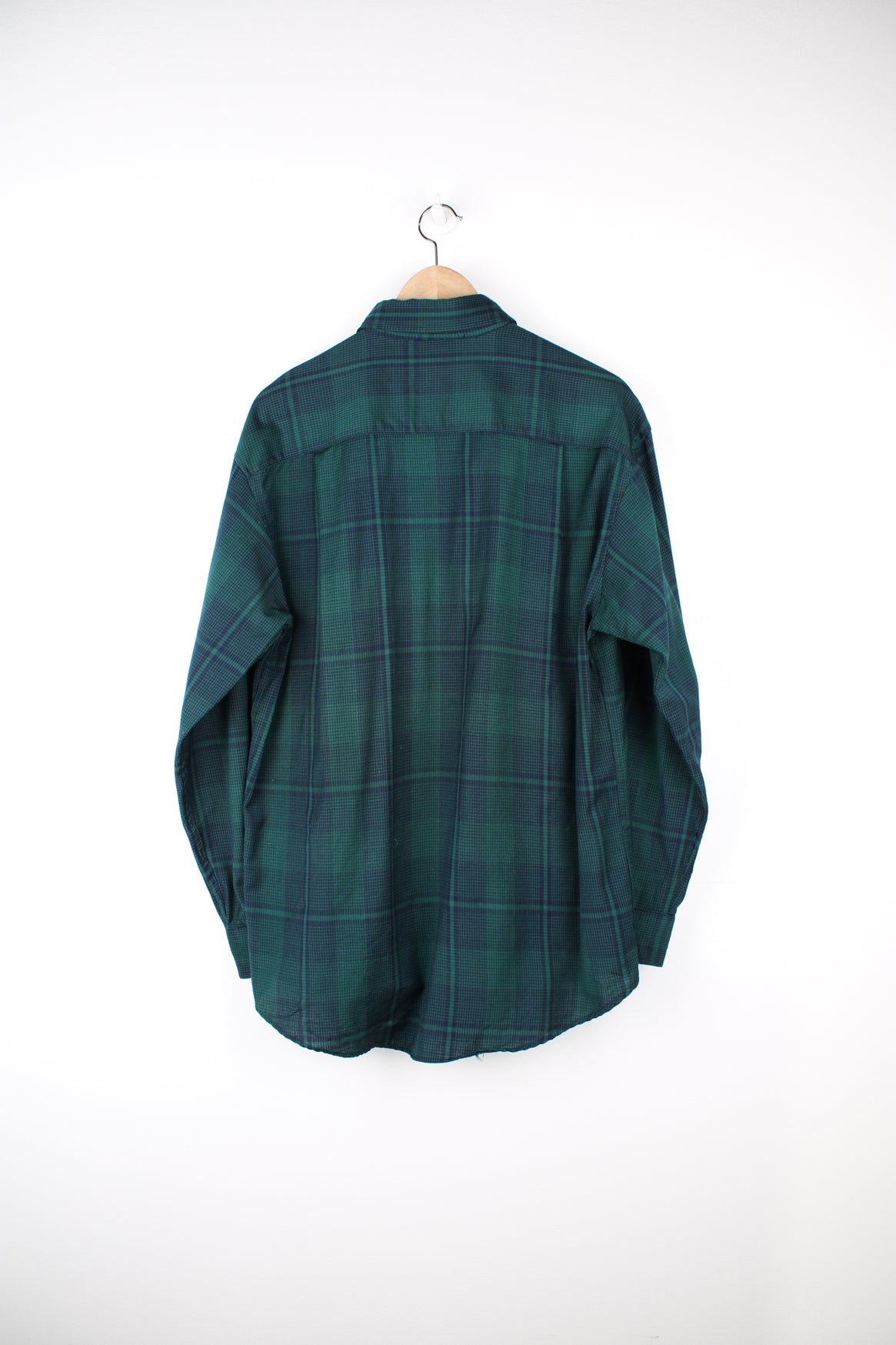 Vintage Pendleton green plaid, 100% wool button up shirt. features chest pocket