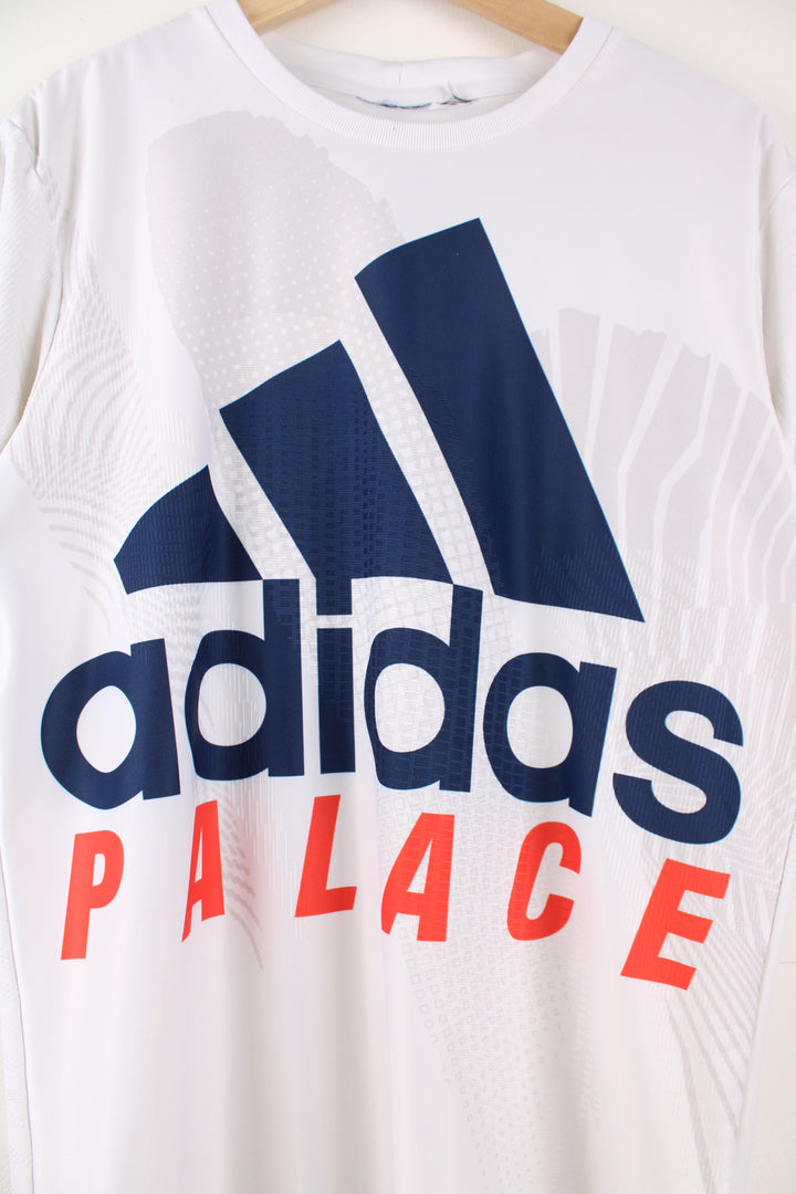 Adidas x PALACE on court interview t- Shirt in white. Features printed logo on the chest and back. good condition - some slight greying to the white fabric and small mark on the neck (see photos) Size in Label: No Size Label - Measures like a Mens S