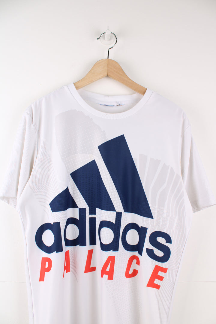 Adidas x PALACE on court interview t- Shirt in white. Features printed logo on the chest and back. good condition - some slight greying to the white fabric and small mark on the neck (see photos) Size in Label: No Size Label - Measures like a Mens S