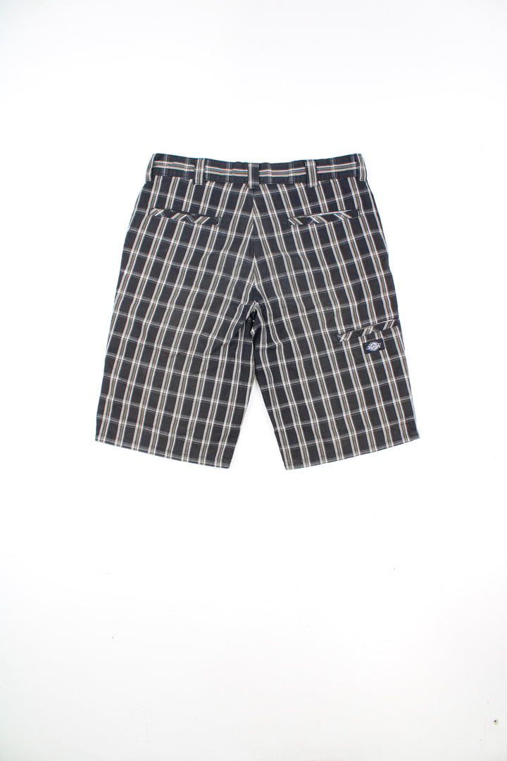 Dickies black, grey and green plaid cotton shorts with logo on the leg pocket 