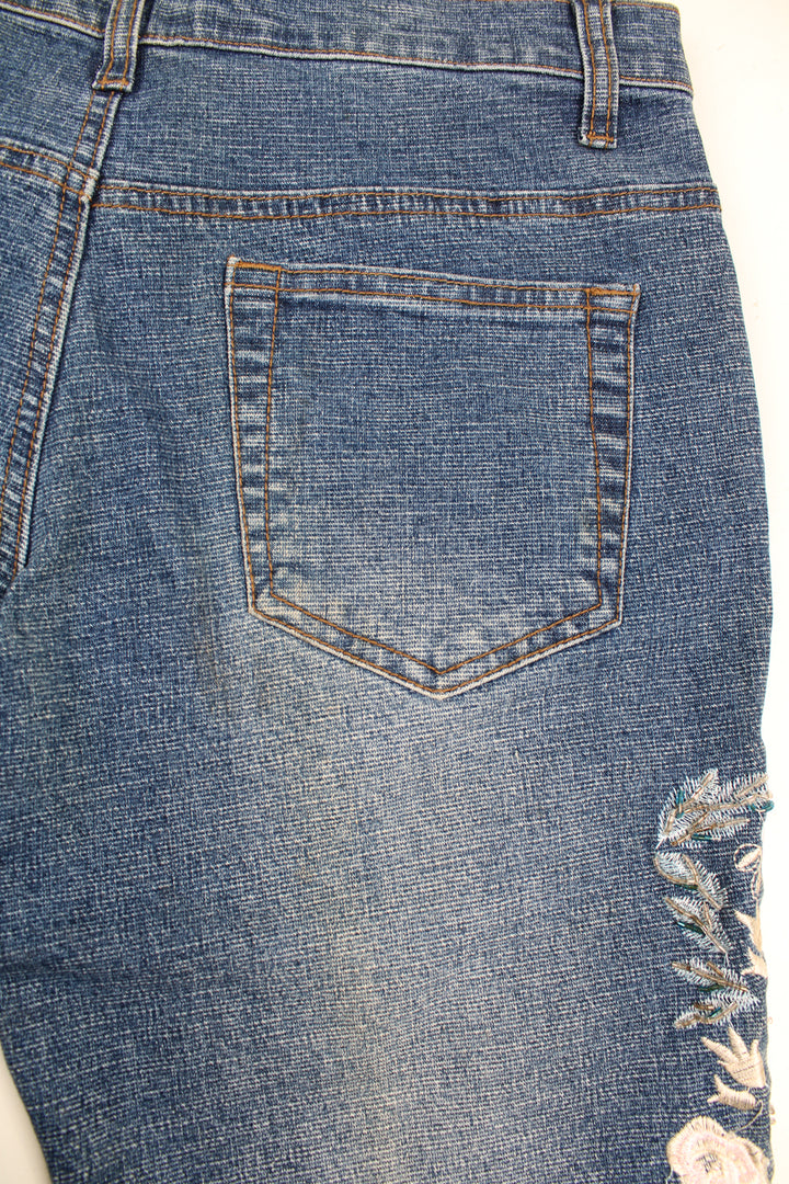 Tenghong Y2K Floral Flared Jeans in a blue colourway, low rise, multiple pockets and has floral patterns going down the side of the legs embroidered with beads.