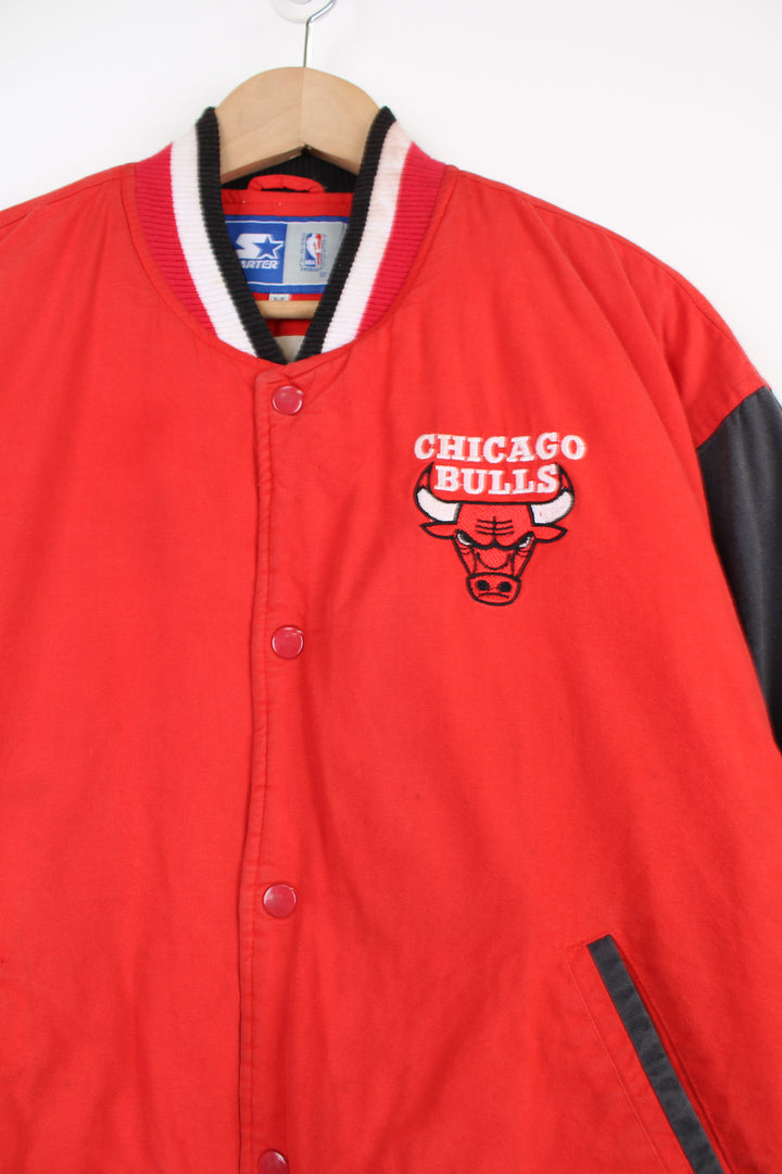 Chicago Bulls NBA, Starter Varsity Jacket in the red, black and white team colourway, cotton material with a polyester lining, button up, and has logos embroidered on the front and back.