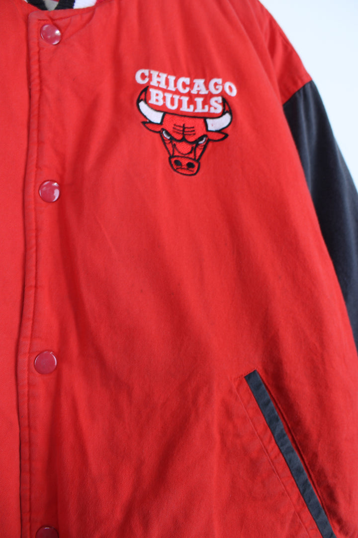 Chicago Bulls NBA, Starter Varsity Jacket in the red, black and white team colourway, cotton material with a polyester lining, button up, and has logos embroidered on the front and back.