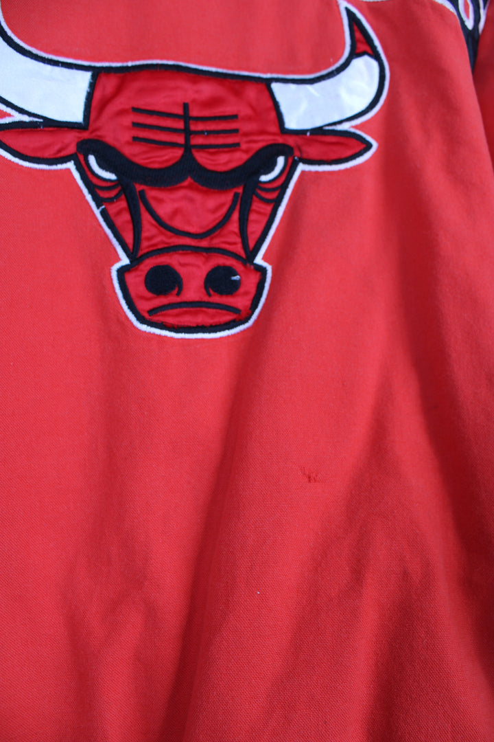 Chicago Bulls NBA, Starter Varsity Jacket in the red, black and white team colourway, cotton material with a polyester lining, button up, and has logos embroidered on the front and back.