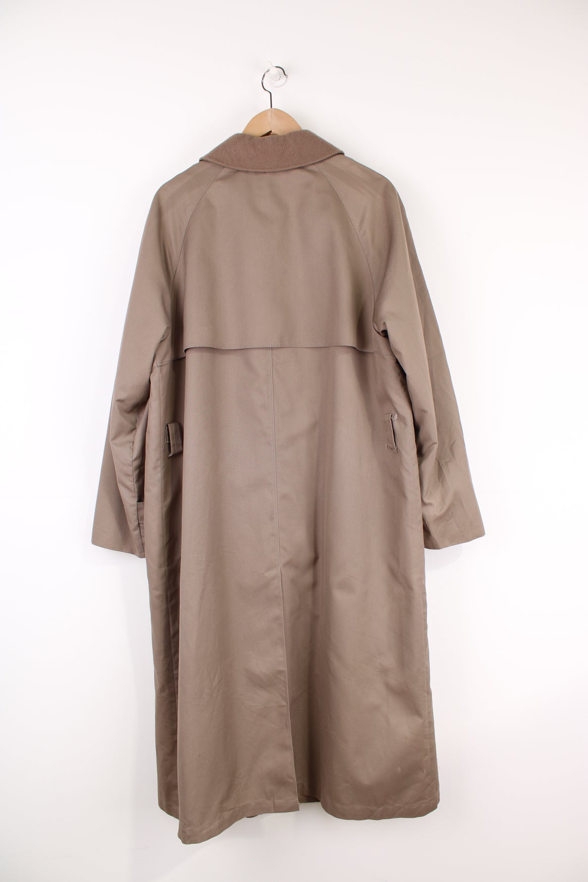 Chrisitan Dior Monsieur button up trench coat, in a light brown. Features a wool liner jacket and collar