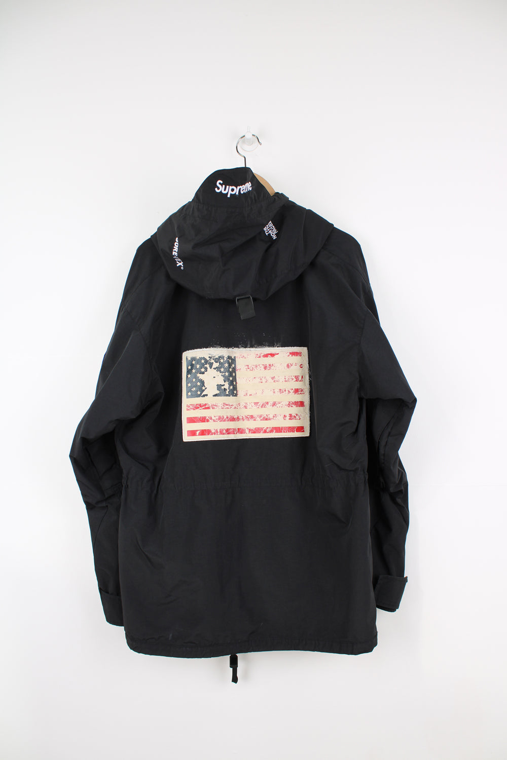 Supreme x The North Face Trans Antarctica expedition pullover jackets, features decorative patches featuring the US flag