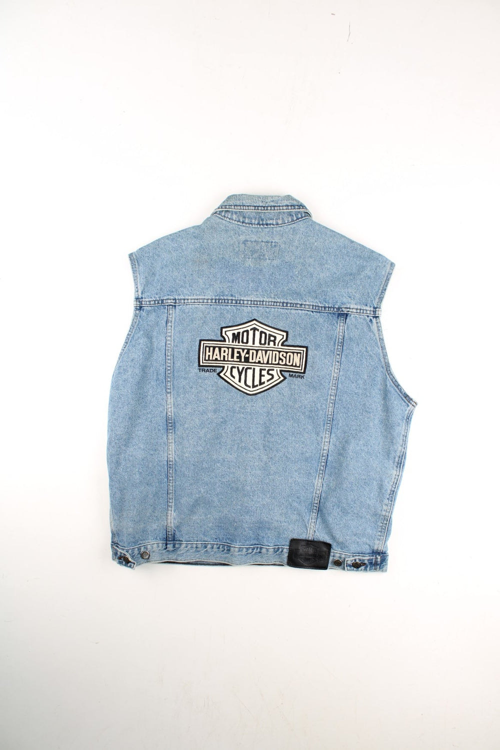 Vintage Harley-Davidson Denim Vest in a blue colourway. Buttons up and has multiple pockets, and the logo badges embroidered on the front and back.