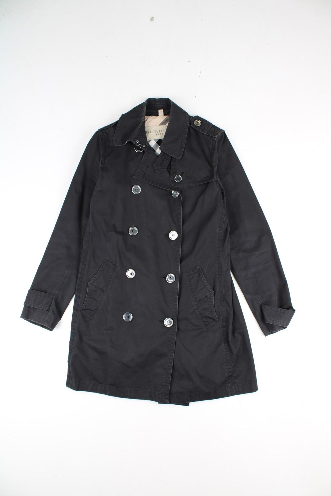 Vintage Burberry Brit Trench Coat in a black colourway. Buttons up and has side pockets, big collar, and has the classic nova check lining.