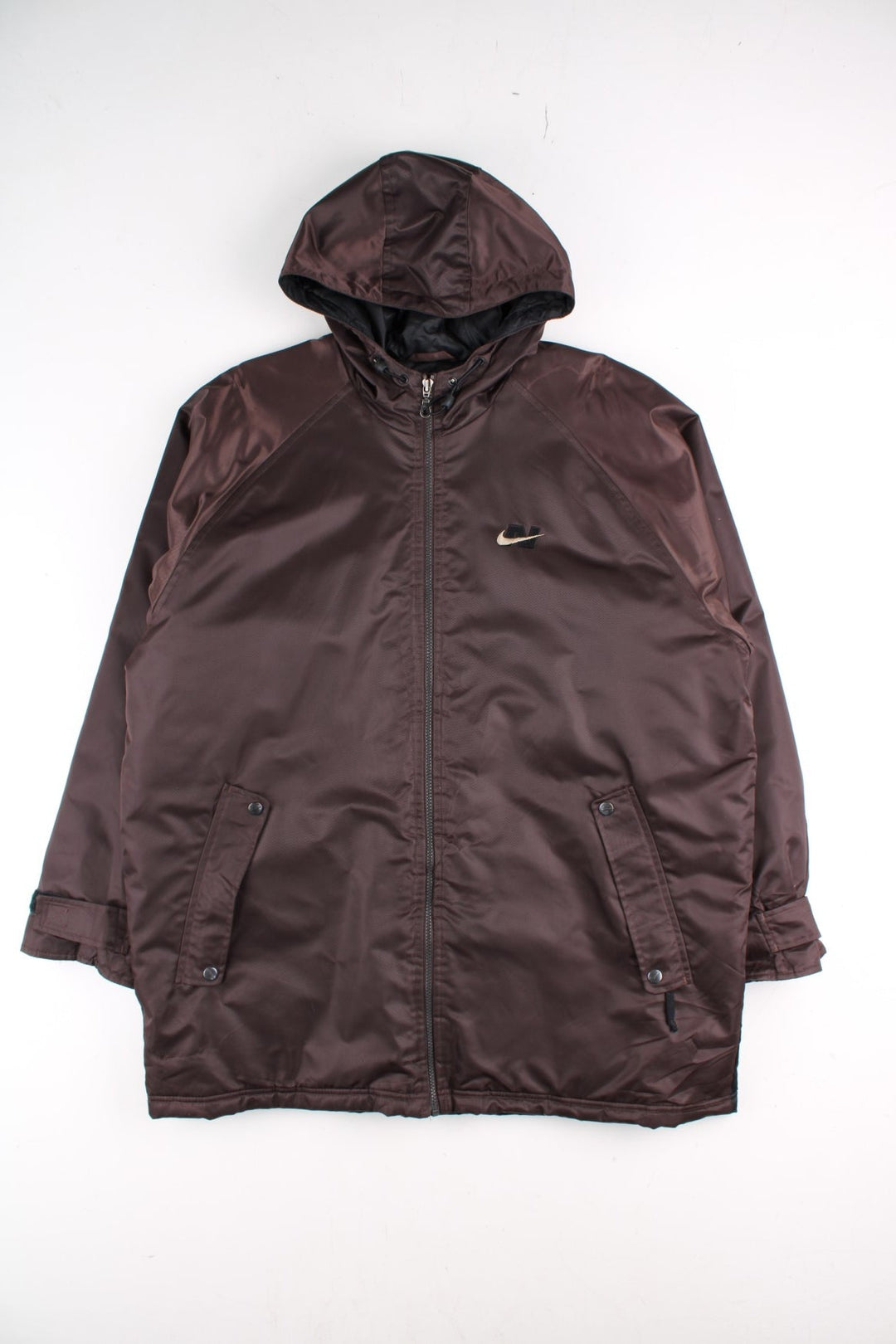 Vintage 90's Nike Parka Coat in a brown colourway. Zips up and has side pockets, insulated with a quilted lining, hooded, and has the swoosh logo embroidered on the front and back.