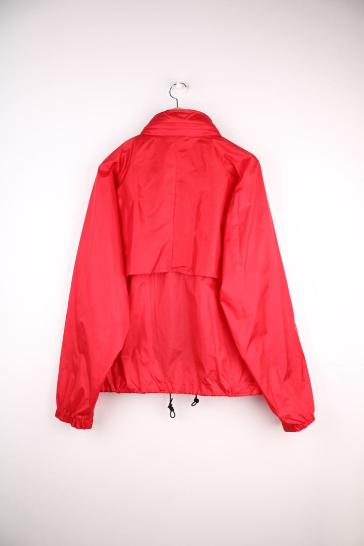 Vintage L.L Bean Jacket in a red colourway. The jacket has two front pockets,air vents on the back panels and a fleece interior collar.