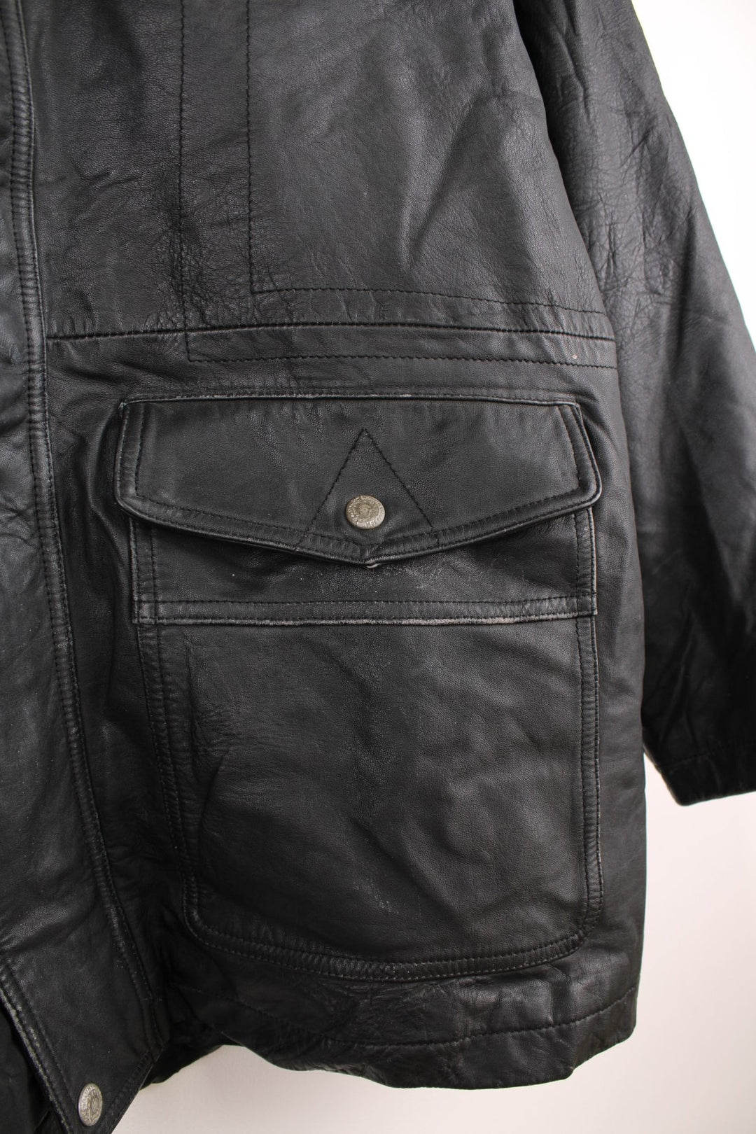 Vintage Oakland Raiders collared zip through leather jacket. Features embroidered badge on the front and back. 