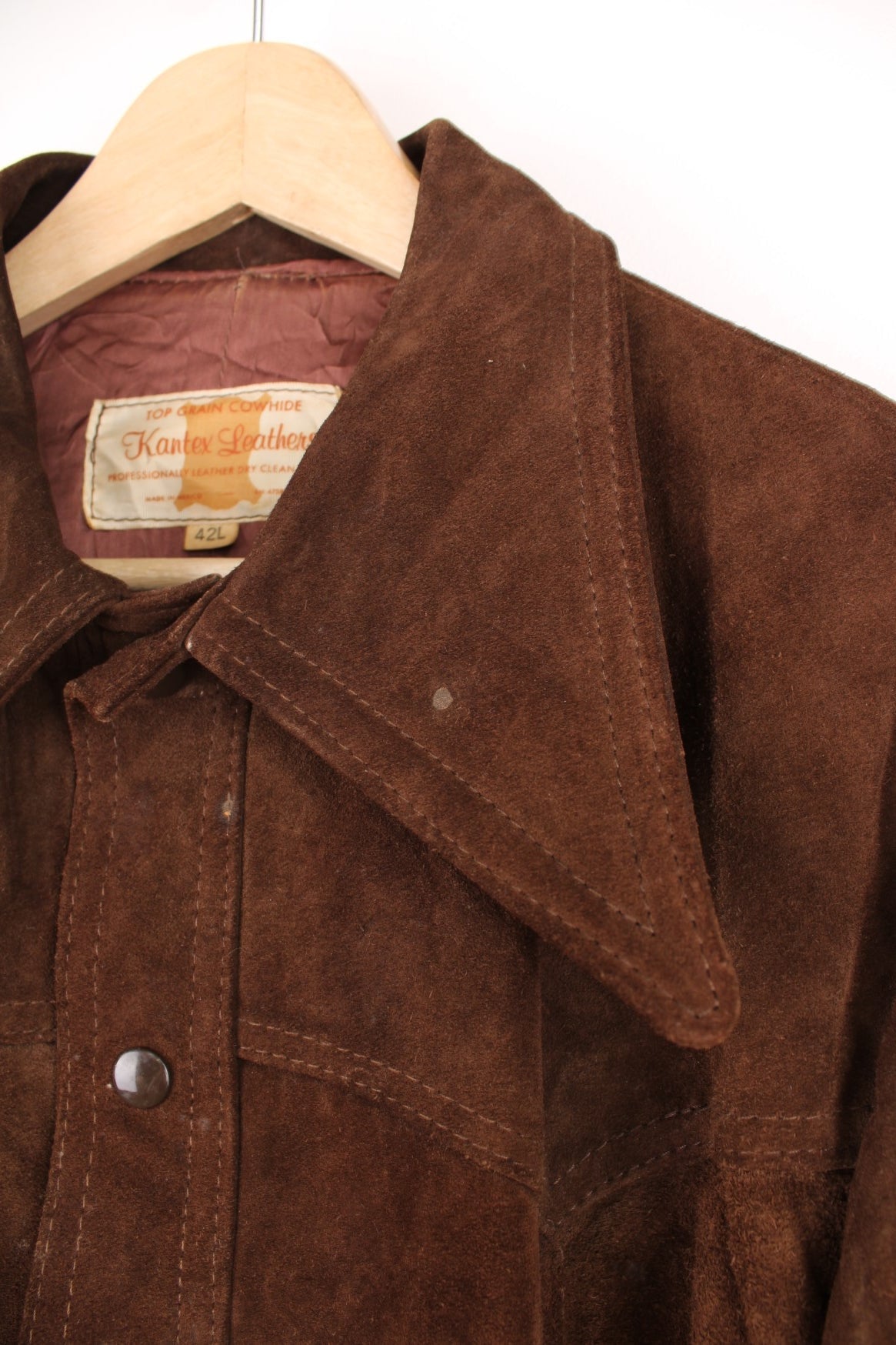 Brown suede western dagger collar jacket with snap closure and two pockets