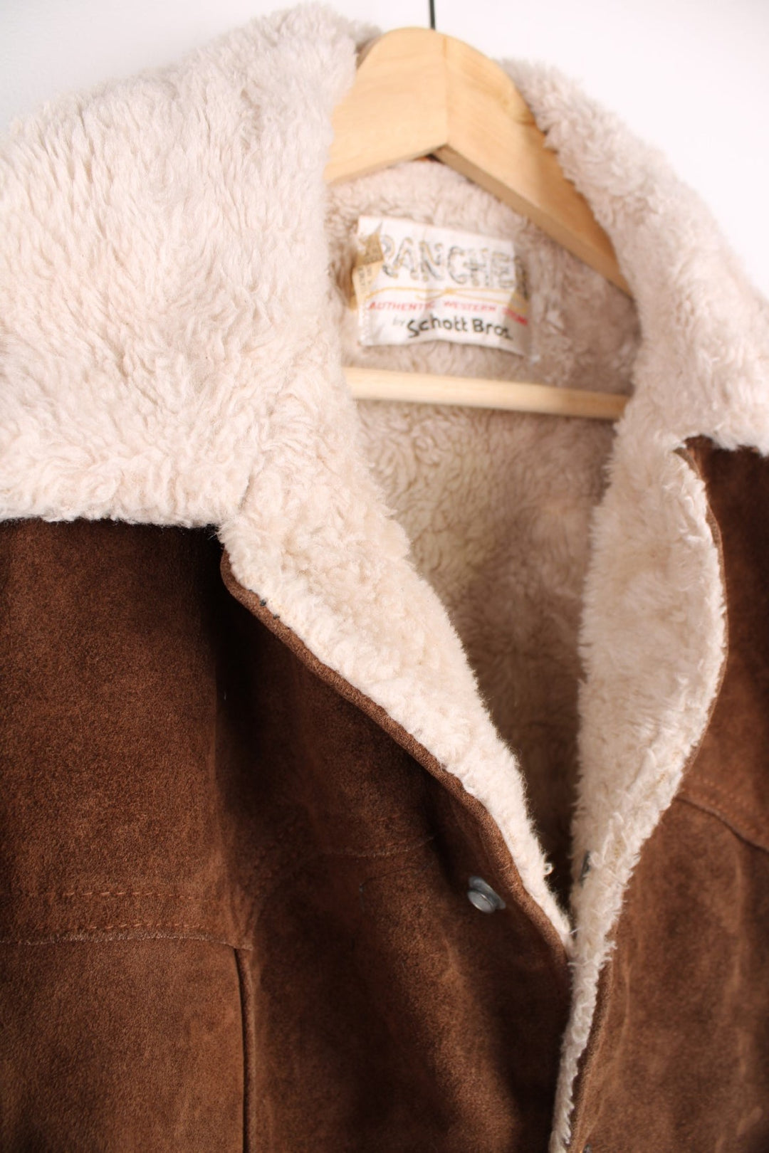 Vintage Schott Rancher Suede Trucker Jacket in brown. The jacket is fully lined with a cream fleece, has a western style yolk panelled front, and press studs to close.  