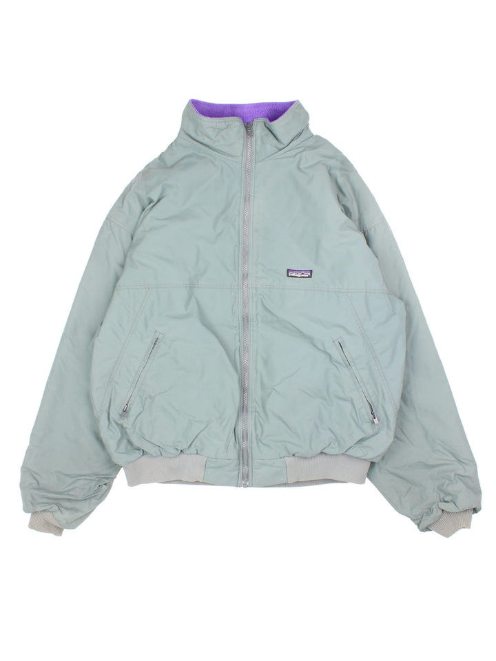 Vintage Patagonia Bomber Jacket in a green colourway. Zips up and has side pockets, insulated with a fleece lining, and has the logo embroidered on the front.