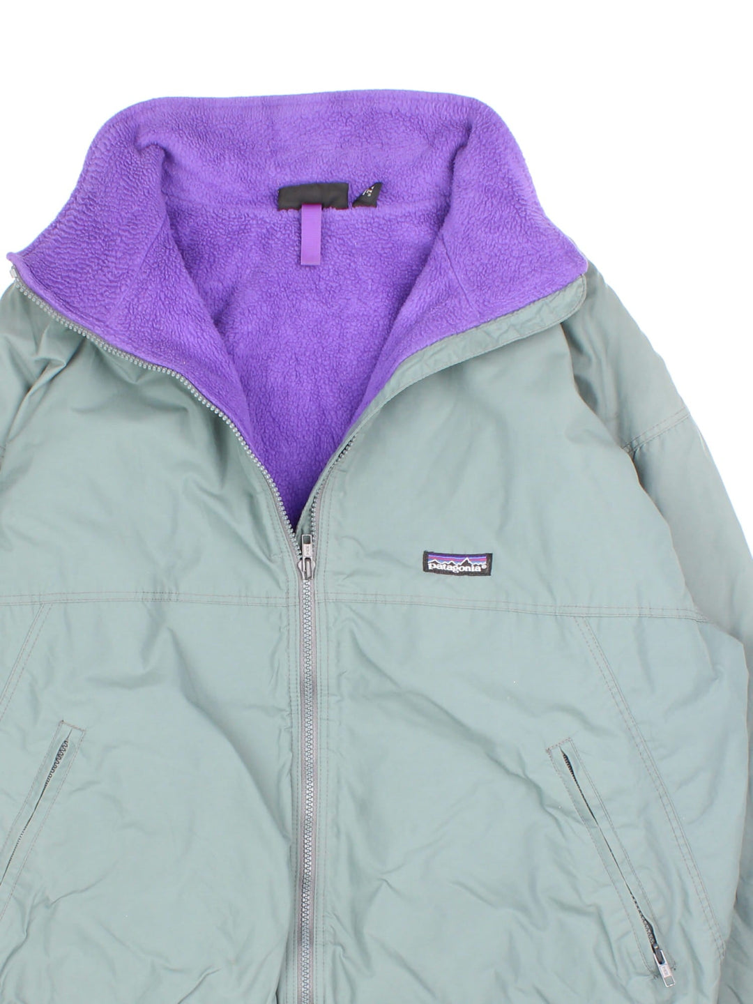 Vintage Patagonia Bomber Jacket in a green colourway. Zips up and has side pockets, insulated with a fleece lining, and has the logo embroidered on the front.