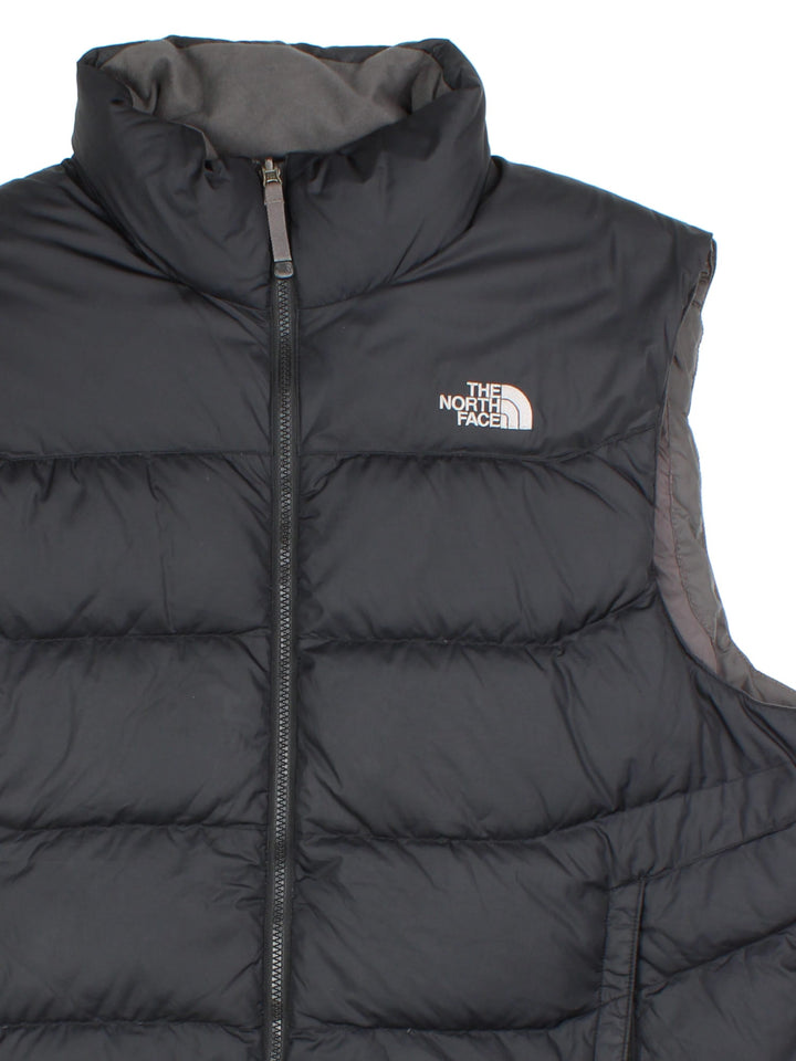 The North Face Nuptse Gilet in a black colourway. Zips up and has side pockets, insulated lining, and has the logo embroidered on the front and back.