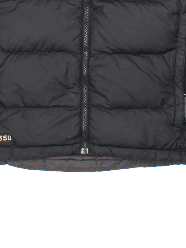 The North Face Nuptse Gilet in a black colourway. Zips up and has side pockets, insulated lining, and has the logo embroidered on the front and back.