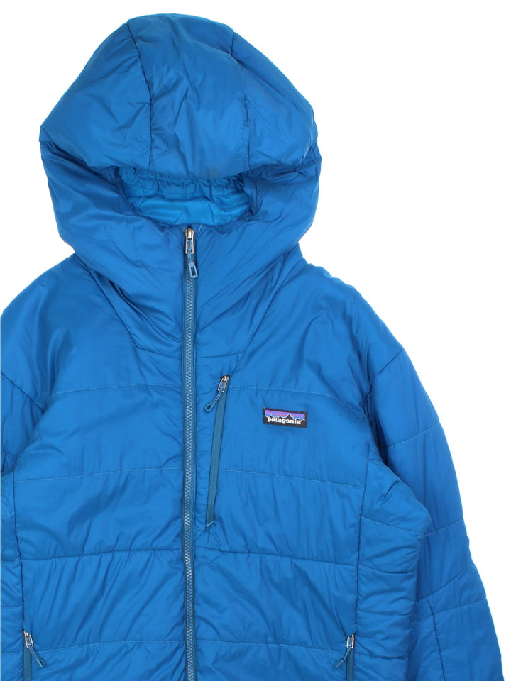 Patagonia Puffer Coat in a blue colourway. Zips up and has multiple pockets, insulated lining, hooded, and has the logos embroidered on the front.