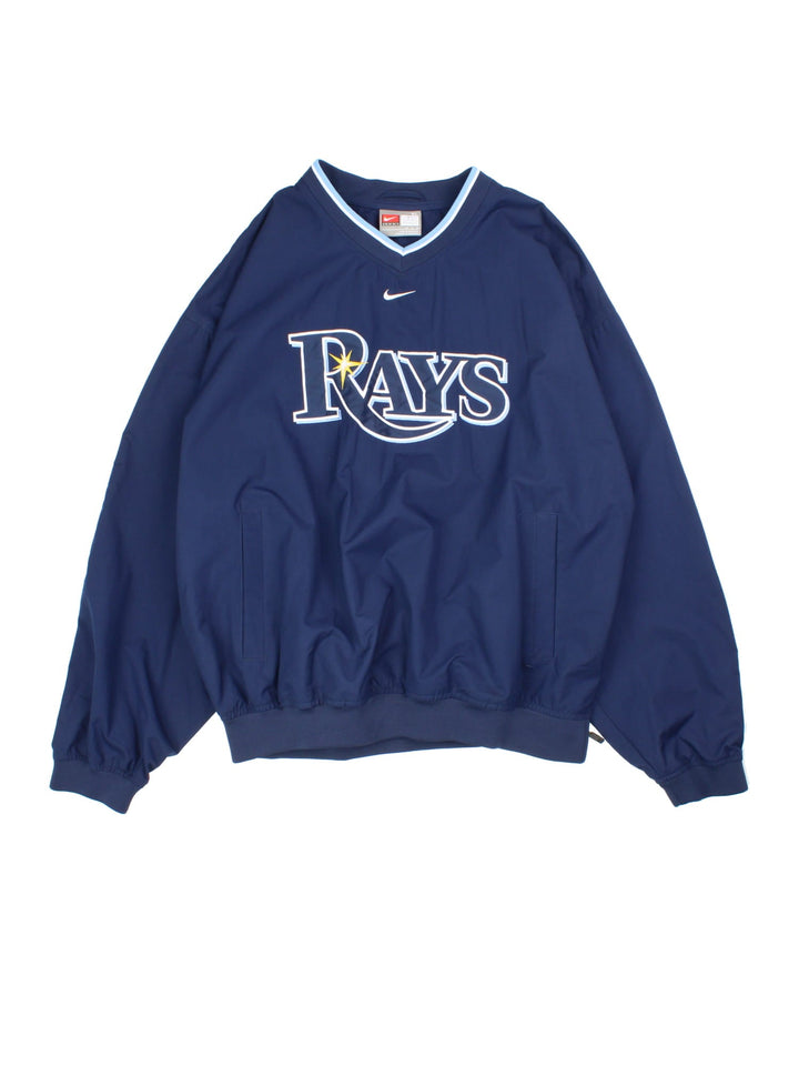 Nike Tampa Bay Rays MLB Drill Training Top in a blue colourway. Pullover with a v neck collar, has side pockets, and the logos embroidered on the front.