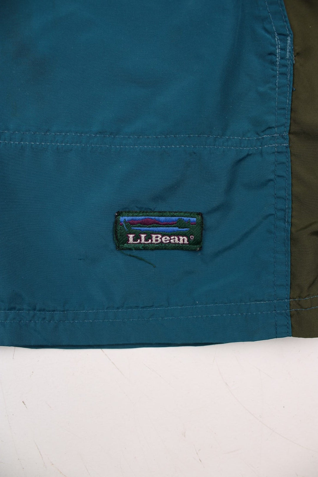 Vintage L.L Bean Lightweight Aztec Anorak Jacket in a blue, green and purple colourway. Half zips up and has pouch pockets, Aztec patterns embroidered on the front, hooded and has the logo embroidered on the front.