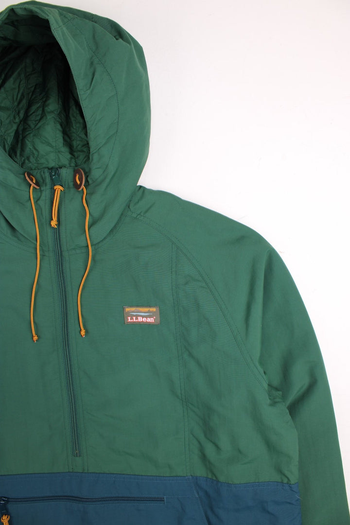 L.L Bean Mountain Classic Anorak Jacket in a green and blue colourway. Half zips up and has pouch pockets, insulated with a quilted lining, hooded, and has the logo embroidered on the front.