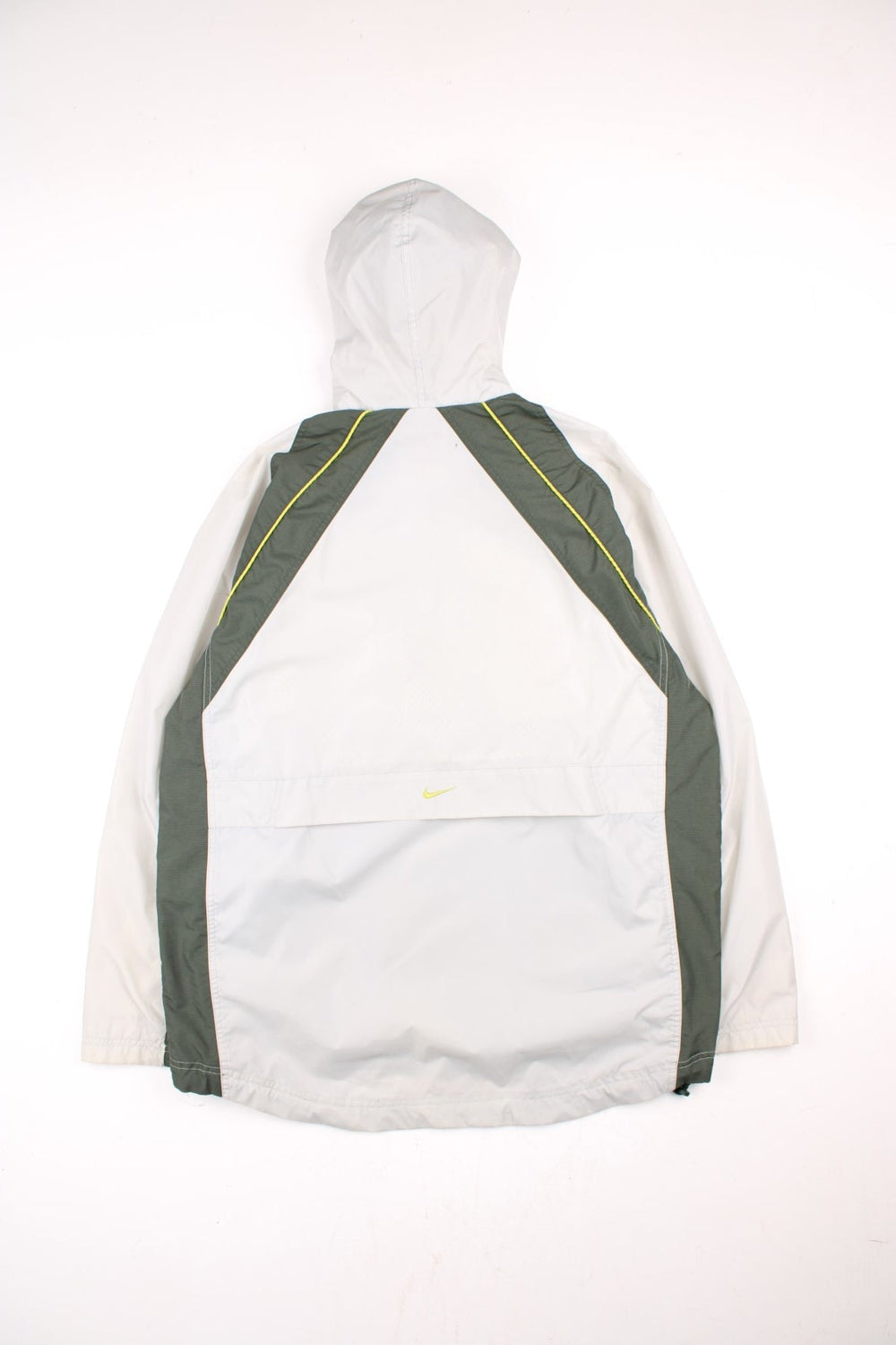 Y2K Nike Pullover Windbreaker in a grey and green colourway. Half zip up and has pouch pockets, mesh lining, hooded, and has the swoosh logo embroidered in the centre.