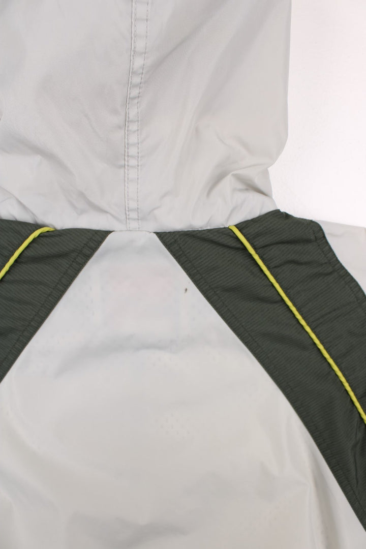 Y2K Nike Pullover Windbreaker in a grey and green colourway. Half zip up and has pouch pockets, mesh lining, hooded, and has the swoosh logo embroidered in the centre.