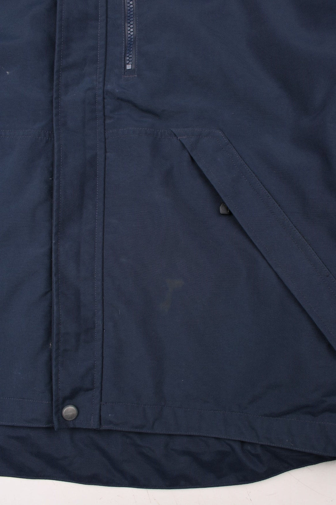 Carhartt Shoreline Jacket in a navy blue colourway. Zips up and has multiple pockets, detachable hood, mesh lining, and has the logo embroidered on the front.