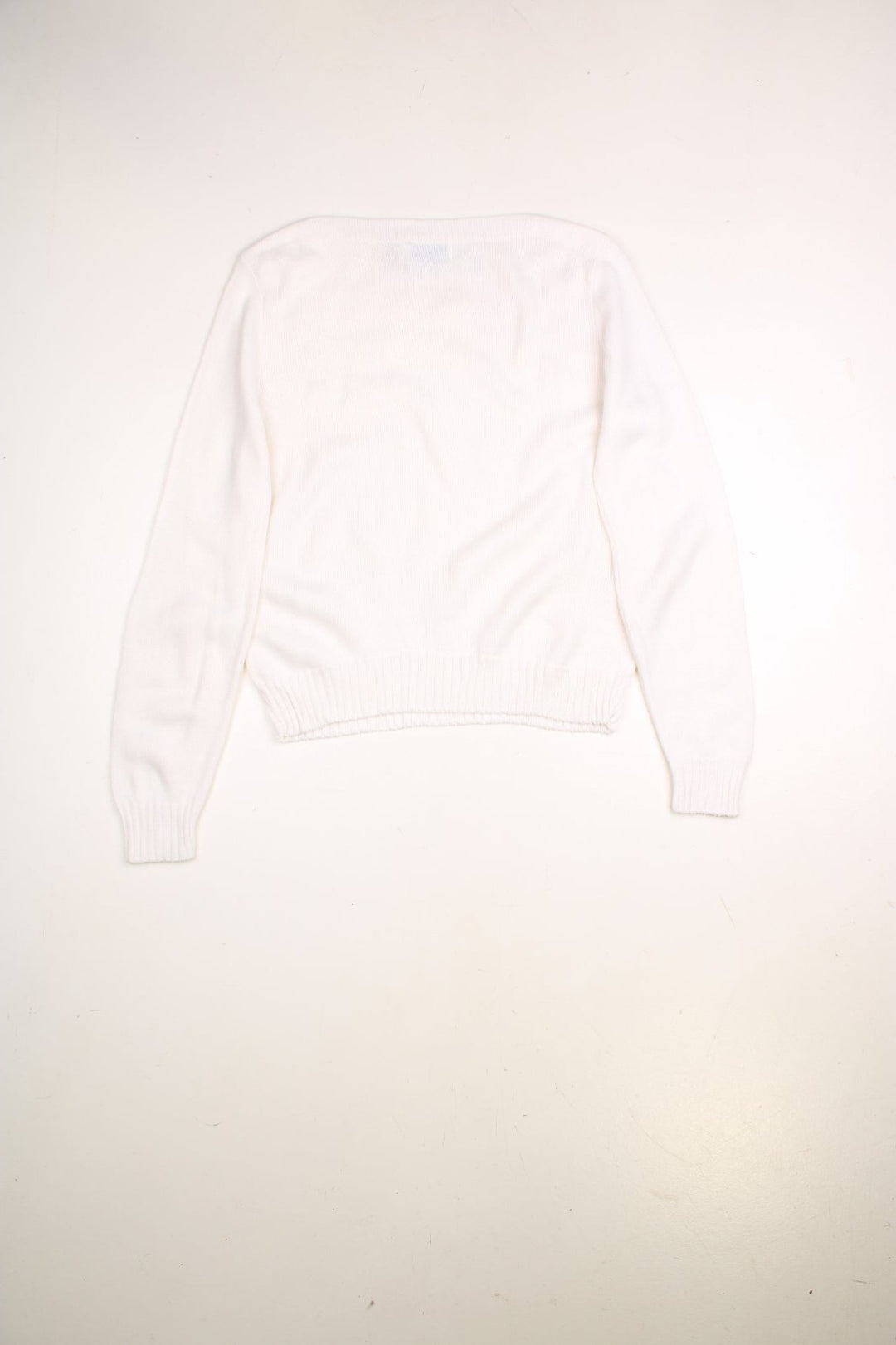 Lacoste jumper in a white colourway with a slash neck, ribbed knitted pattern across the chest and the Lacoste logo embroidered on the front.