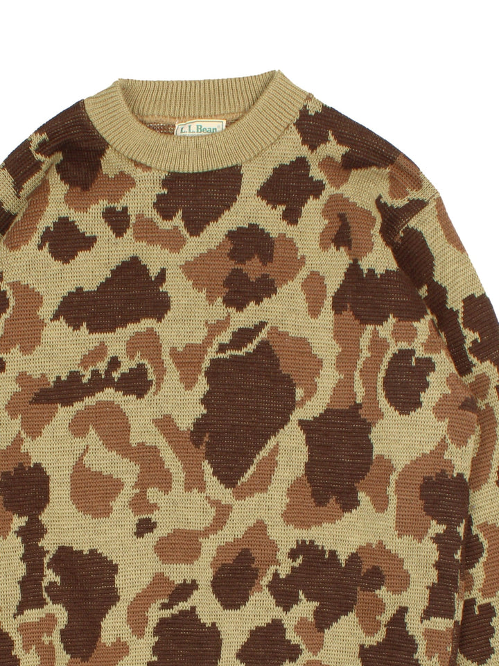 Vintage L.L Bean Camo Jumper in a green colourway, with contrast neckline and hems.