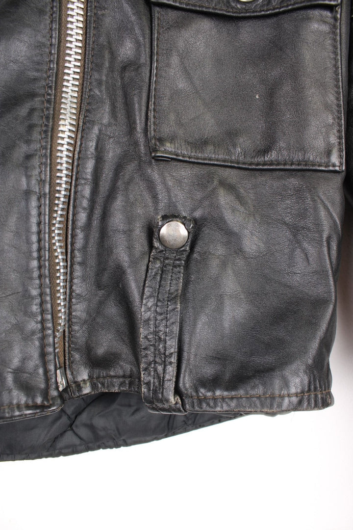 Vintage Harley Davidson Leather Biker Jacket in a black colourway, zip up with multiple pockets, insulated with a quilted lining, and has buckles on the front and back.