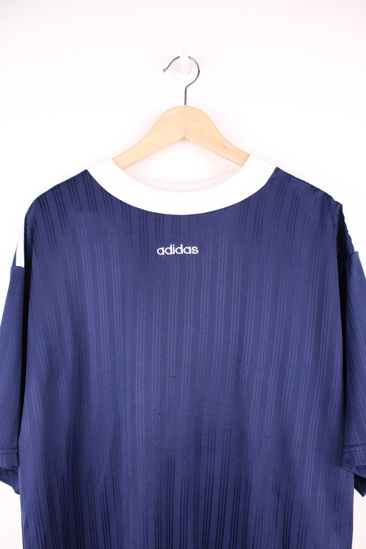 Adidas Training Top in a navy blue and white colourway with the iconic three stripes going down the shoulders and the spell out logo embroidered on the front. 