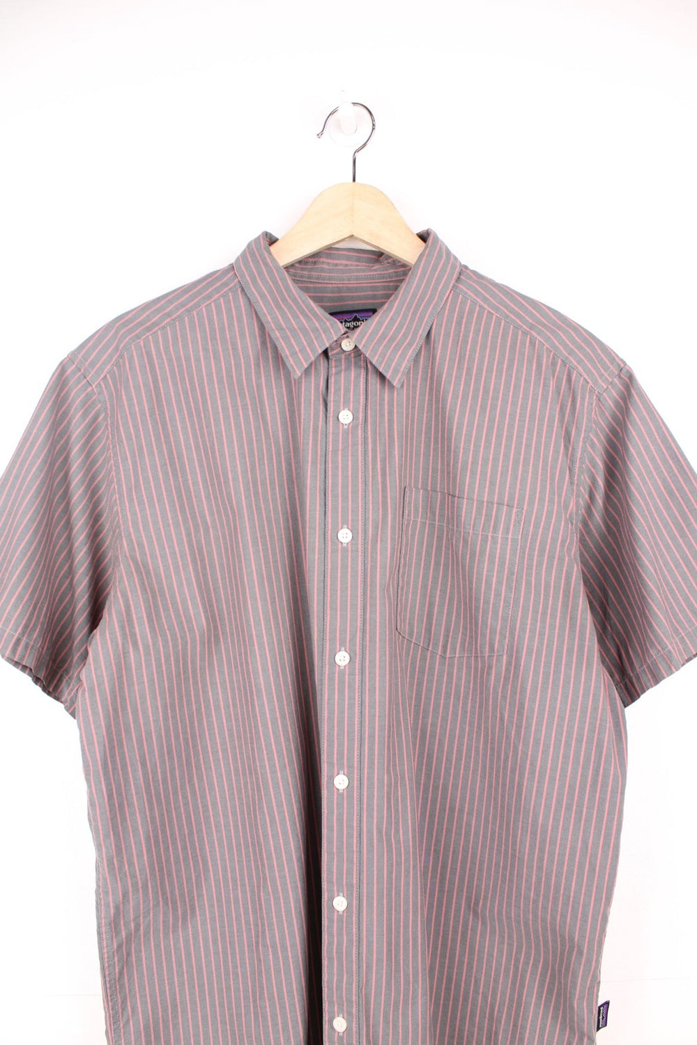 Patagonia Shirt in a grey and pink striped colourway, button up and has a chest pocket. 