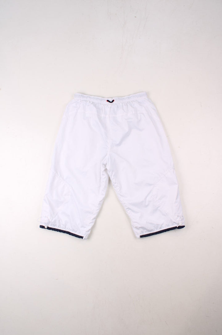 Nike 3/4 length shorts in white with four pockets, an elasticated waist, and an embroidered logo.