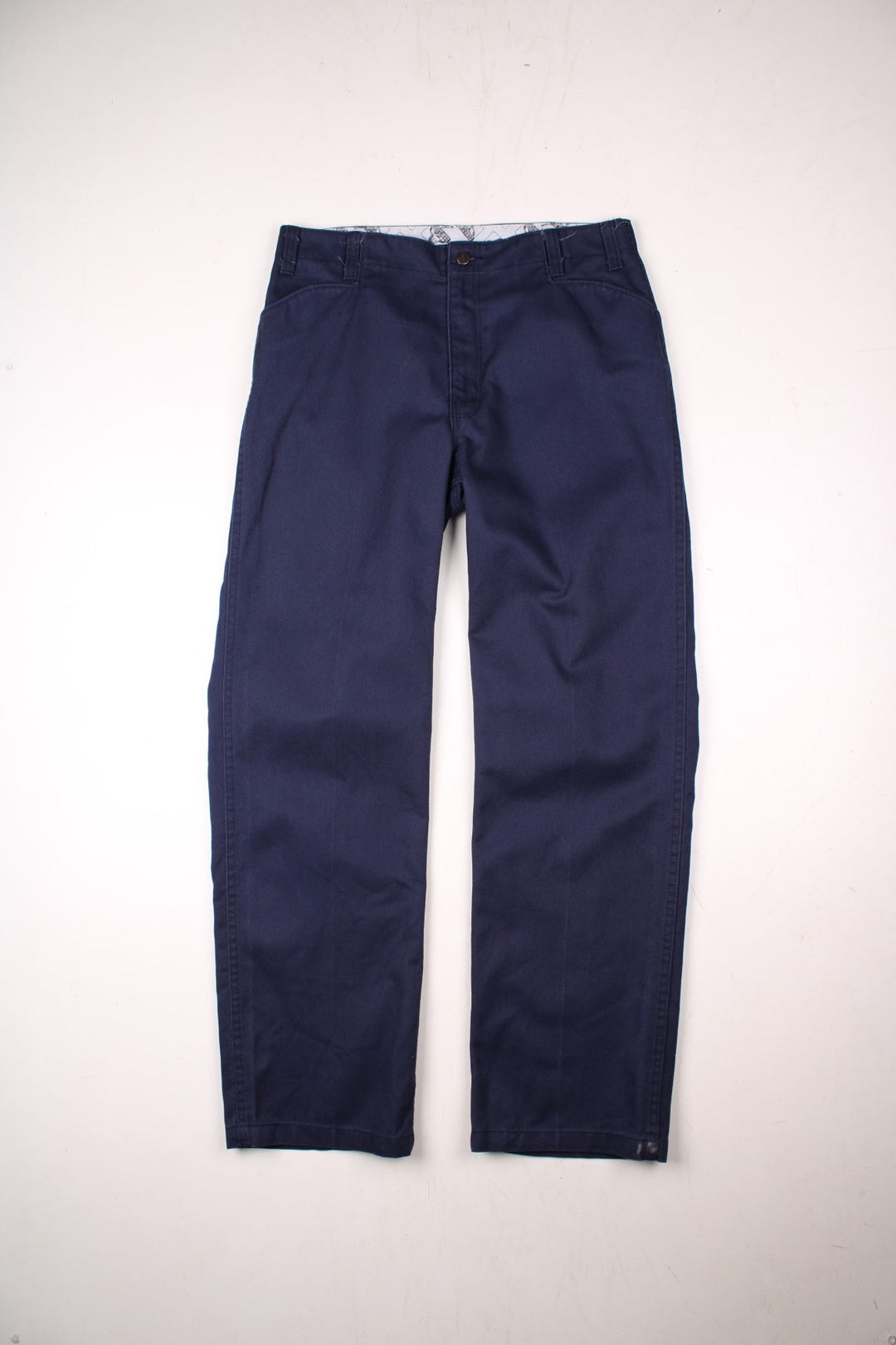 Ben Davis work pants in navy blue with zip closure, four pockets and a logo patch on the back.