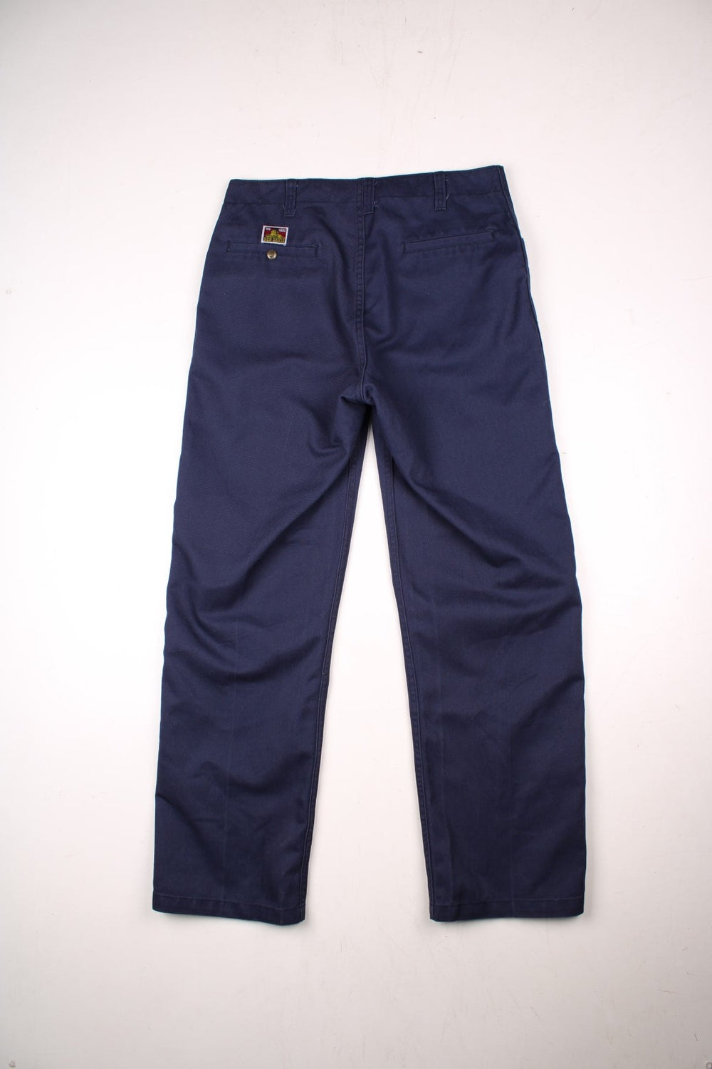 Ben Davis work pants in navy blue with zip closure, four pockets and a logo patch on the back.