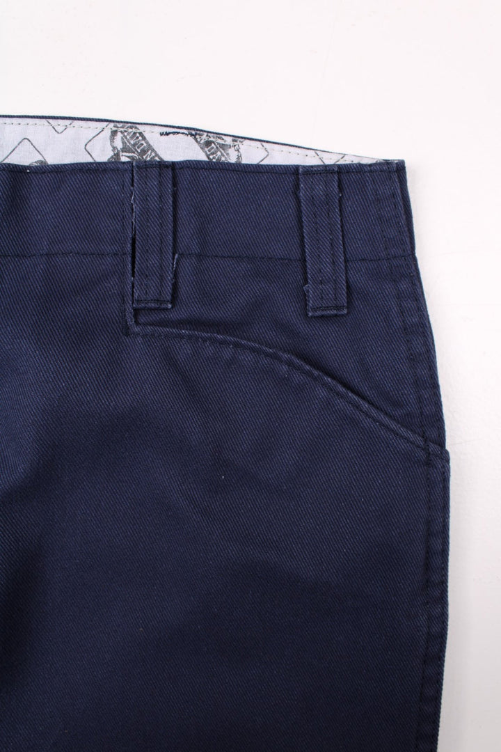 Ben Davis work pants in navy blue with zip closure, four pockets and a logo patch on the back.