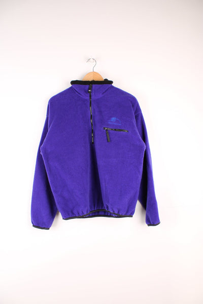 Vintage Helly Hansen pullover fleece with half zip, chest pocket and embroidered logo.
