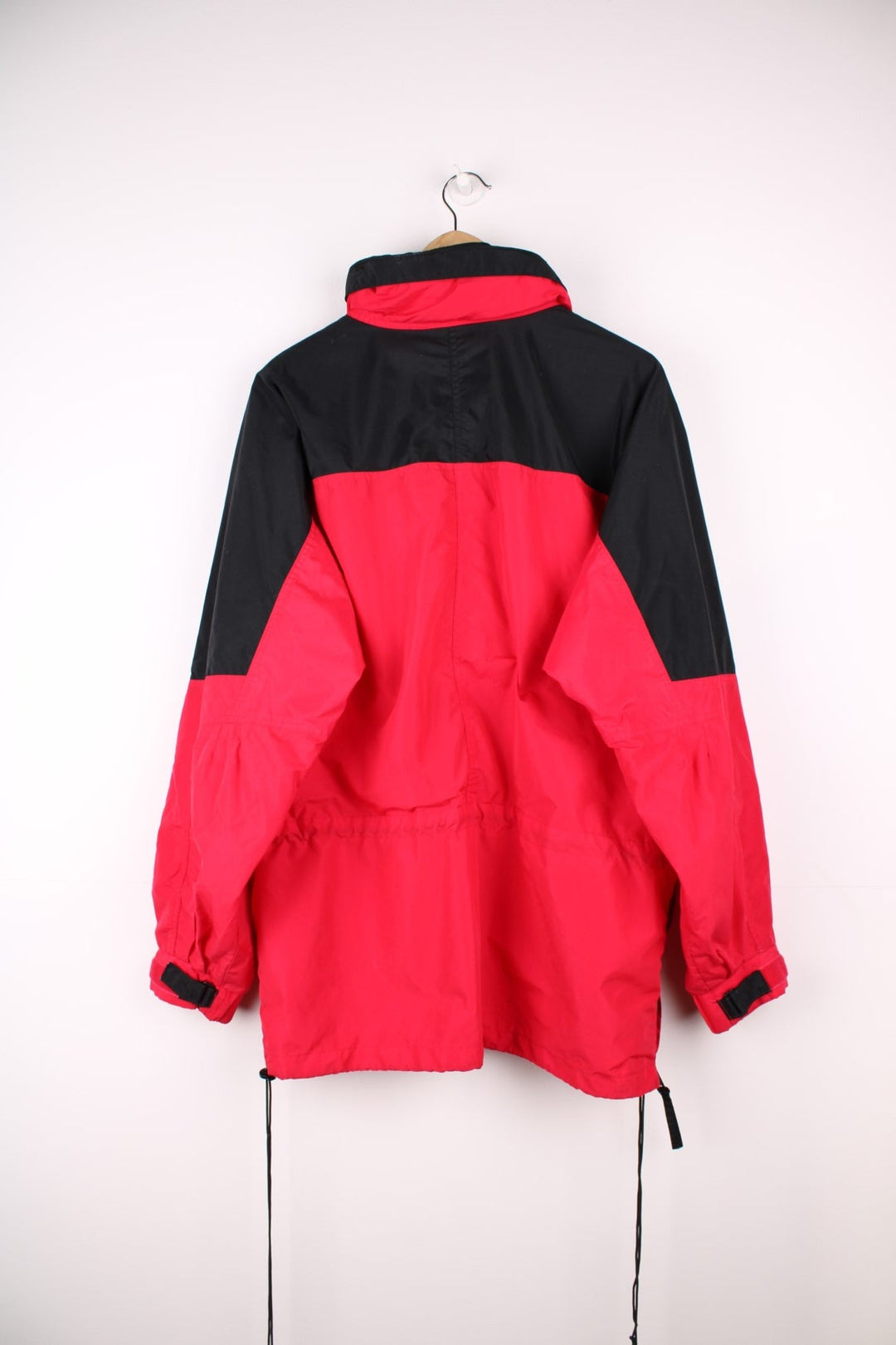 Columbia red and black zip through outdoor jacket with elasticated hem and waist. Features zip away hood, multiple pockets and embroiderd logo on the chest