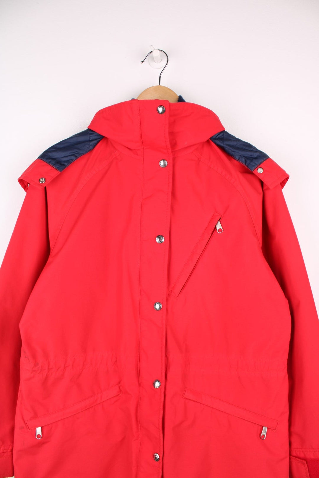  Vintage 70's/80's The North Face made in the USA Gore-Tex coat in red, features both zip and popper closures, multiple pockets and removable hood