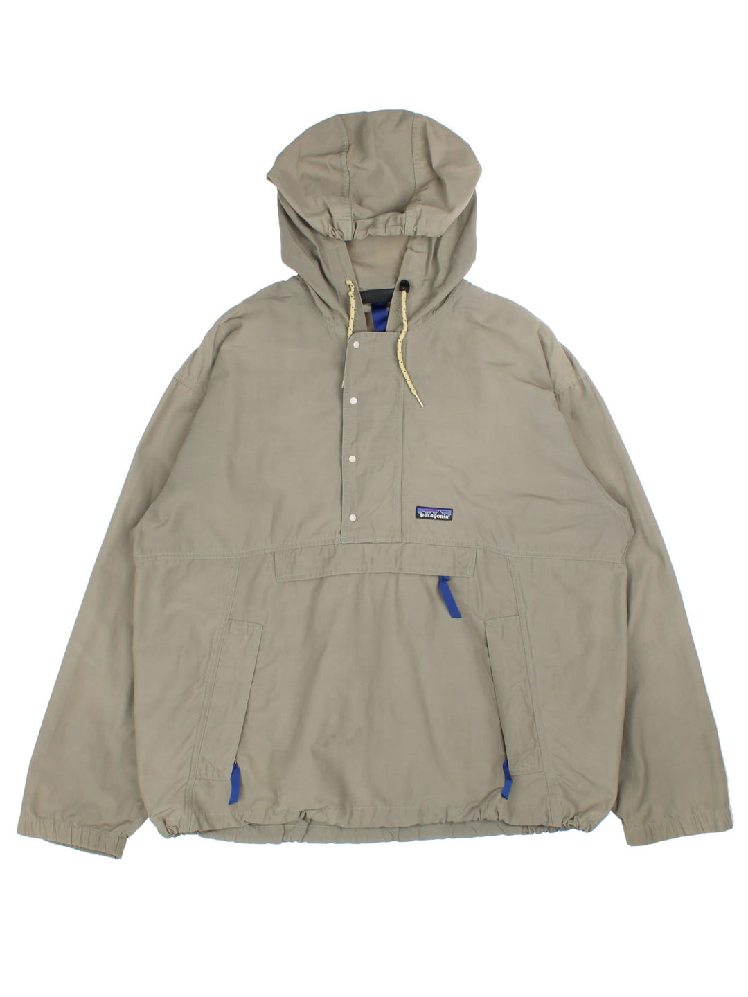 Vintage Patagonia Windbreaker Jacket in a green colourway. 1/4 zip/popper fastening with hood and zipped pockets. Contrast blue lining and embroidered patch logo.