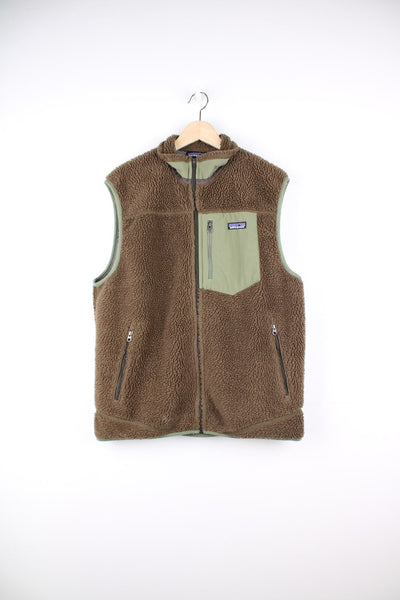 Patagonia teddy style zip through fleece gilet with chest pocket and embroidered logo. 