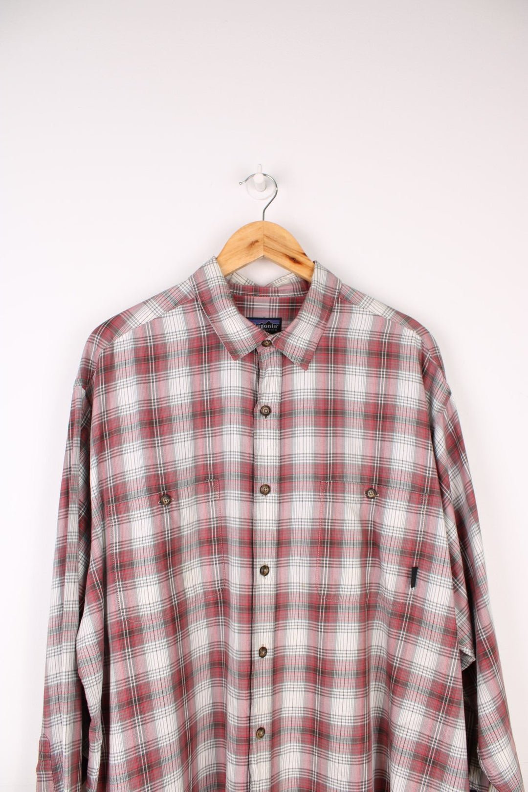 Patagonia Plaid Shirt in a red, grey and white colourway, button up up with double chest pockets, and has the logo embroiderd on the front. 