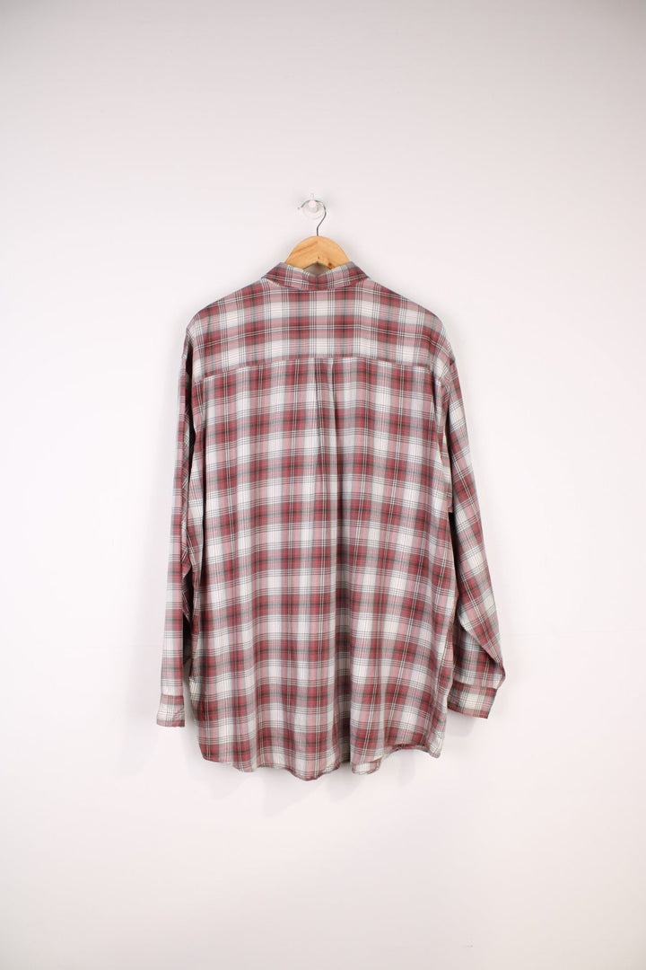 Patagonia Plaid Shirt in a red, grey and white colourway, button up up with double chest pockets, and has the logo embroiderd on the front. 