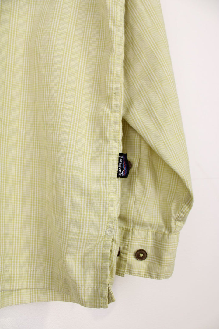 Patagonia Vented Shirt in a green checkered colourway, button up with double chest pockets which overlaps as an air vent, also has the logo embroidered on the side.