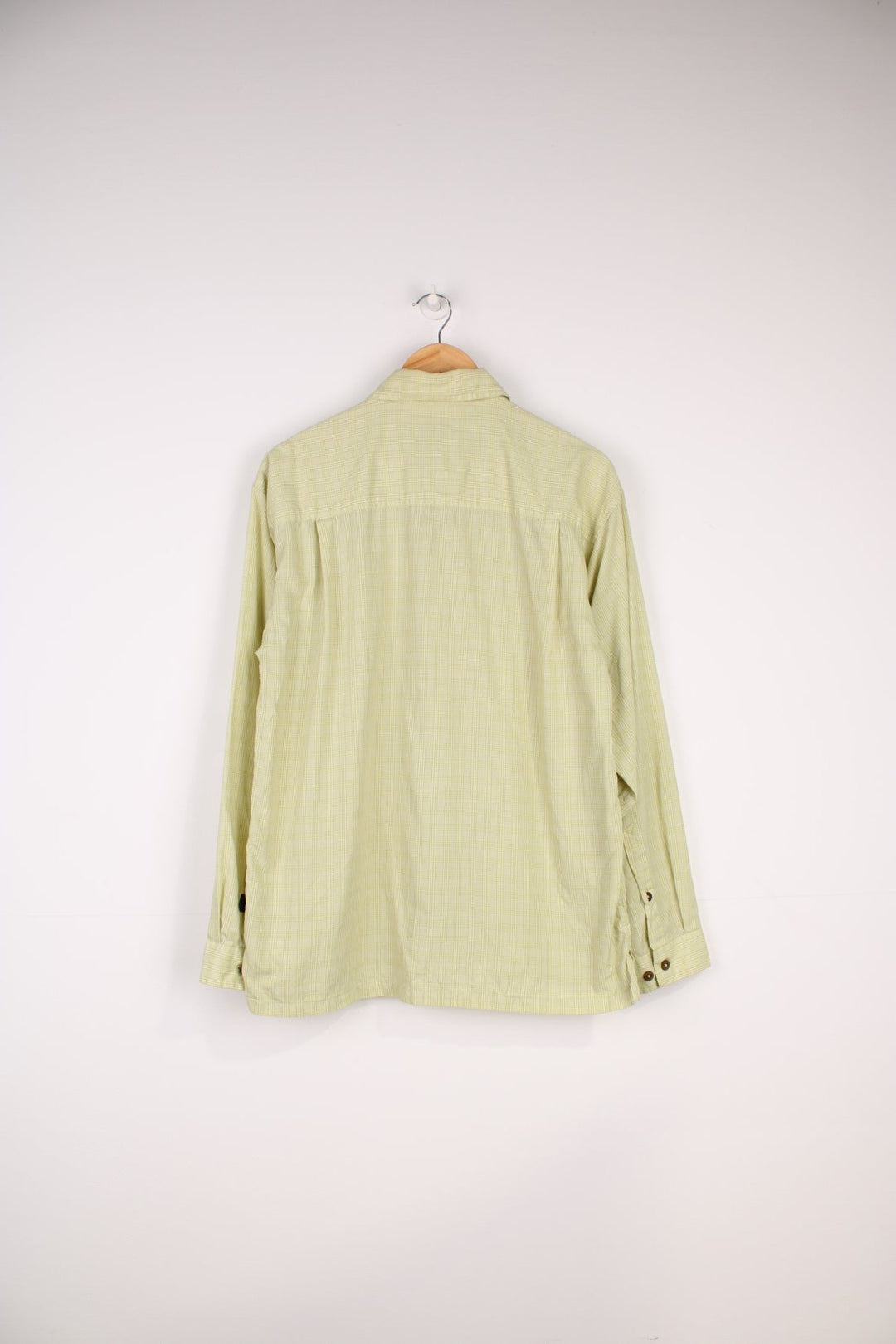 Patagonia Vented Shirt in a green checkered colourway, button up with double chest pockets which overlaps as an air vent, also has the logo embroidered on the side.