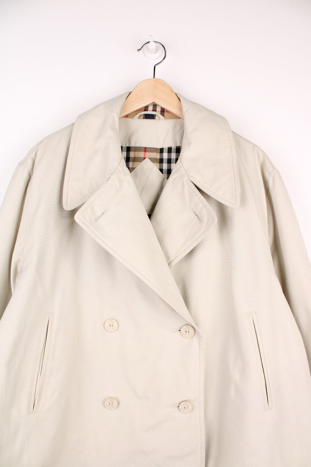 Vintage Burberry Trench Coat in a tan colourway, nova check lining, buttons up and has side pockets and a belt. 