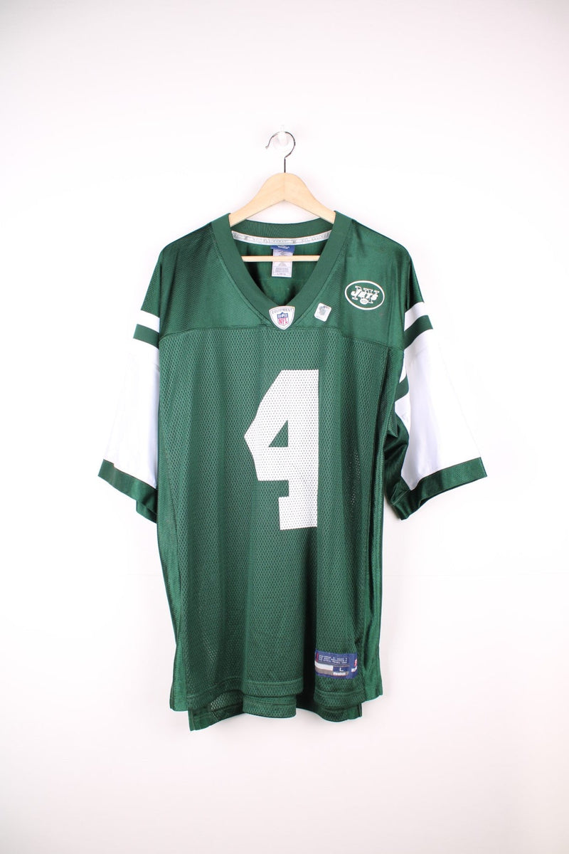 NFL New York Jets Shirt in the green and white team colourway, Brett Favre number 4 printed on the back, and has the logos on the front. 