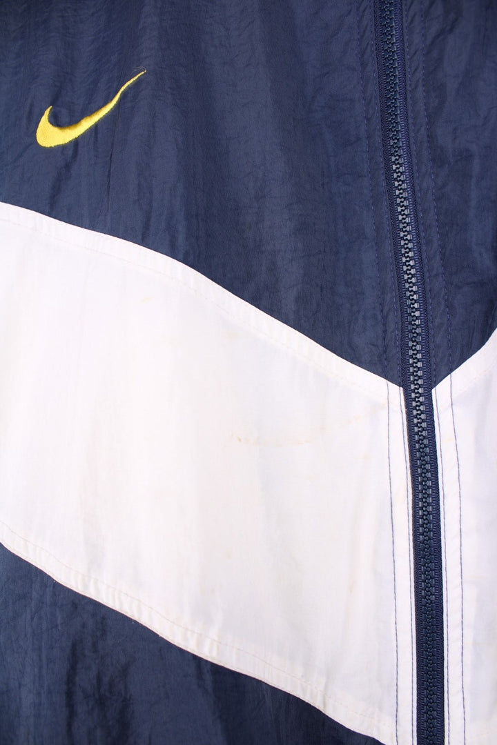 Michican Wolverines pro sport jacket in a navy colourway with white and yellow panels. Zip closure with team logos embroidered on the front and back.